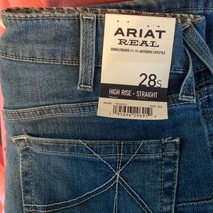 Ariat High Rise Straight 28s